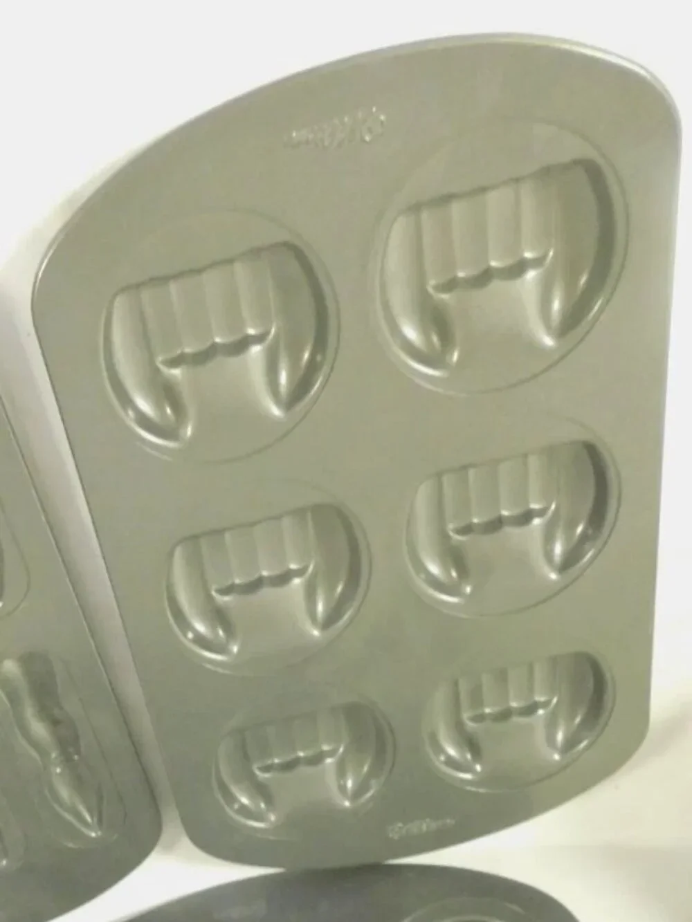 Wilton Bakeware HALLOWEEN Baking Pans Spooky Fingers Vampire Teeth Skulls Wolf